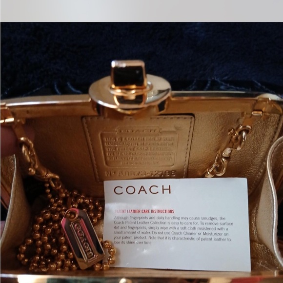 COACH Black Patent Leather Raised C Hard Shell Turnlock Clutch bag purse - Picture 2 of 4